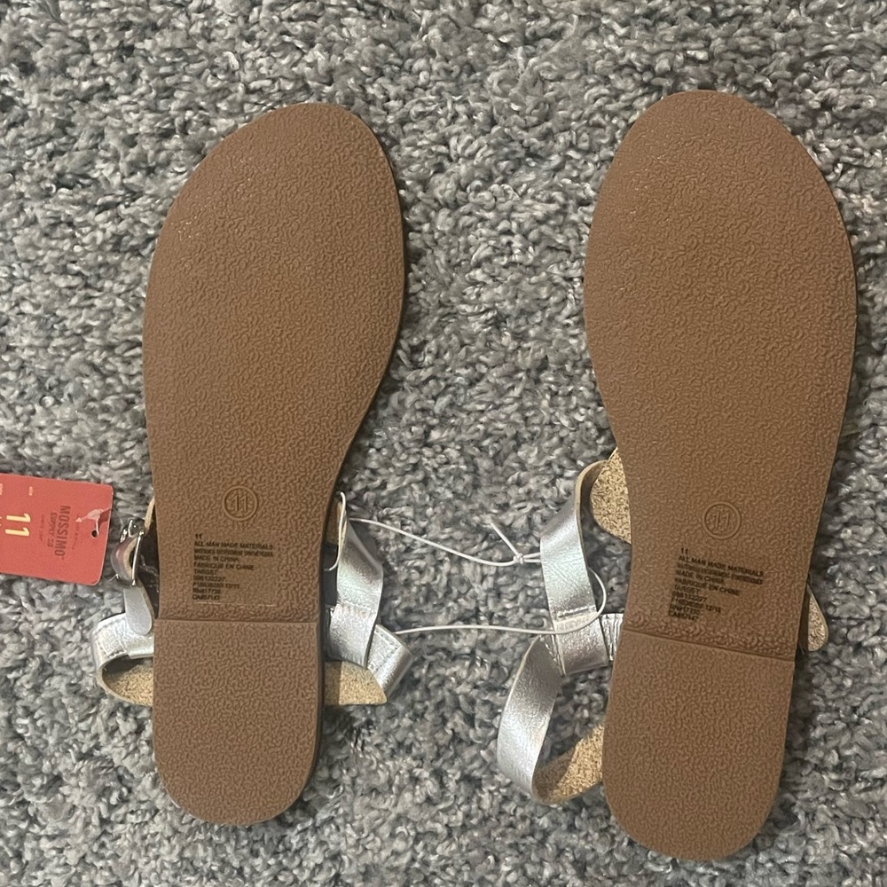 Mossimo NWT Thong T-Strap Sandals - Silver - Picture 2 of 2